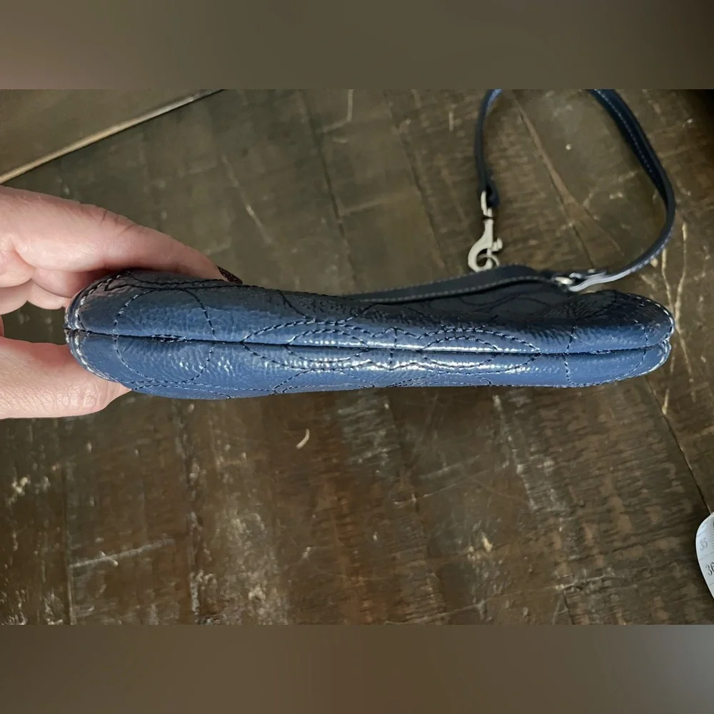 Coach patent leather wristlet - Picture 5 of 9